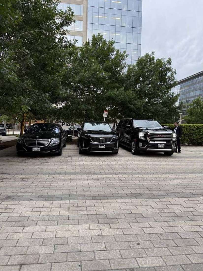 SUV lineup plaza — Houston Limo Chauffeur